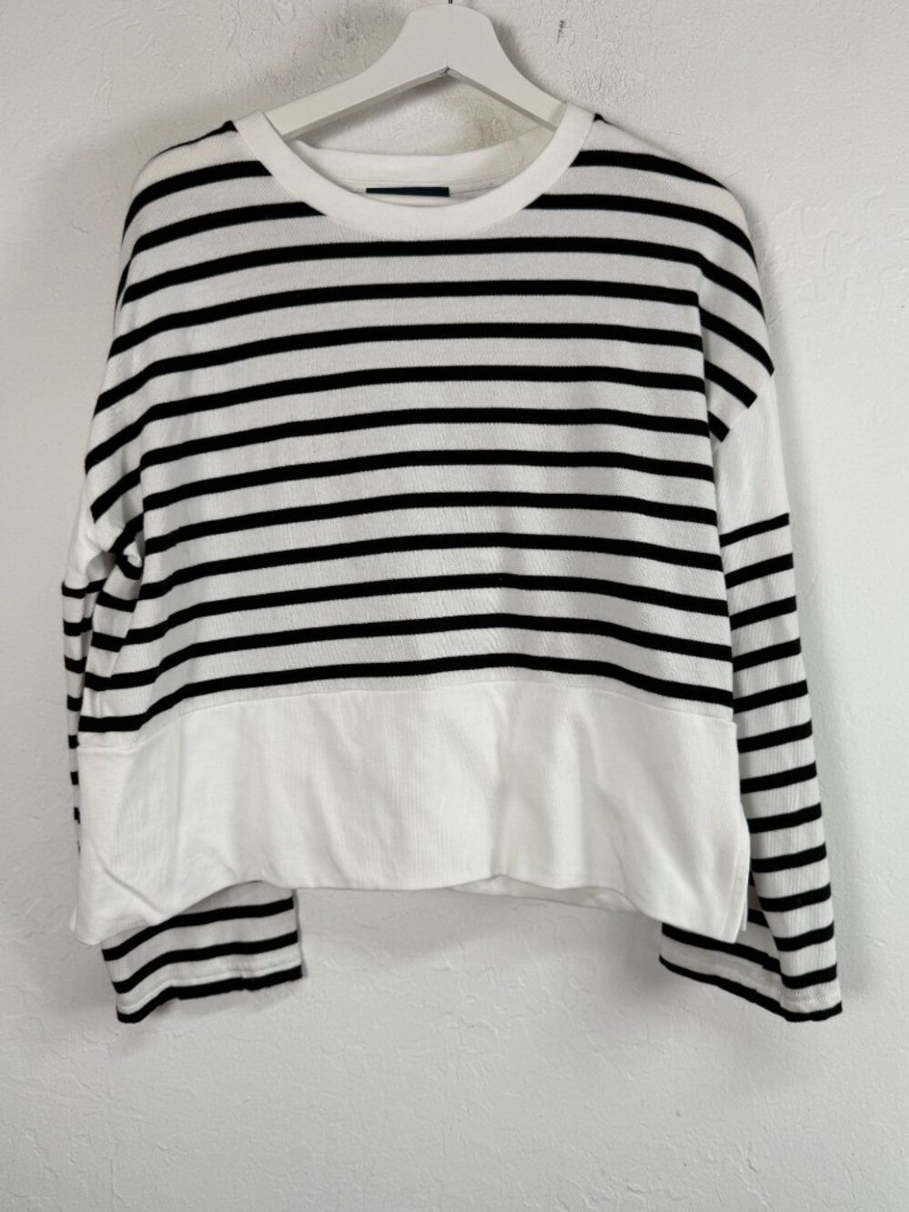 Piombo Women's White Black Striped Crop Top Long Sleeve Colorblock Pullover